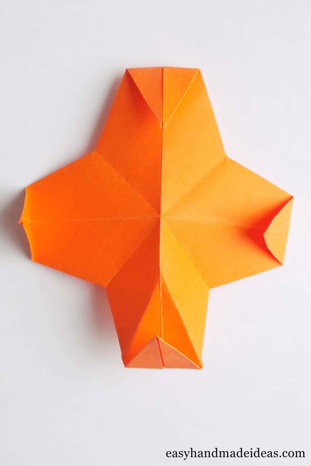 Paper star with other folded corners