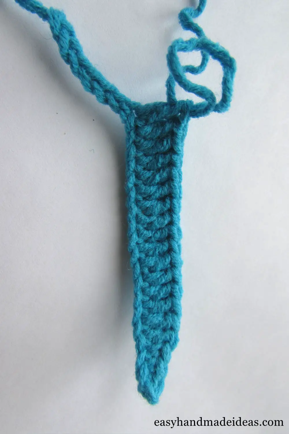 Using double crochet technique