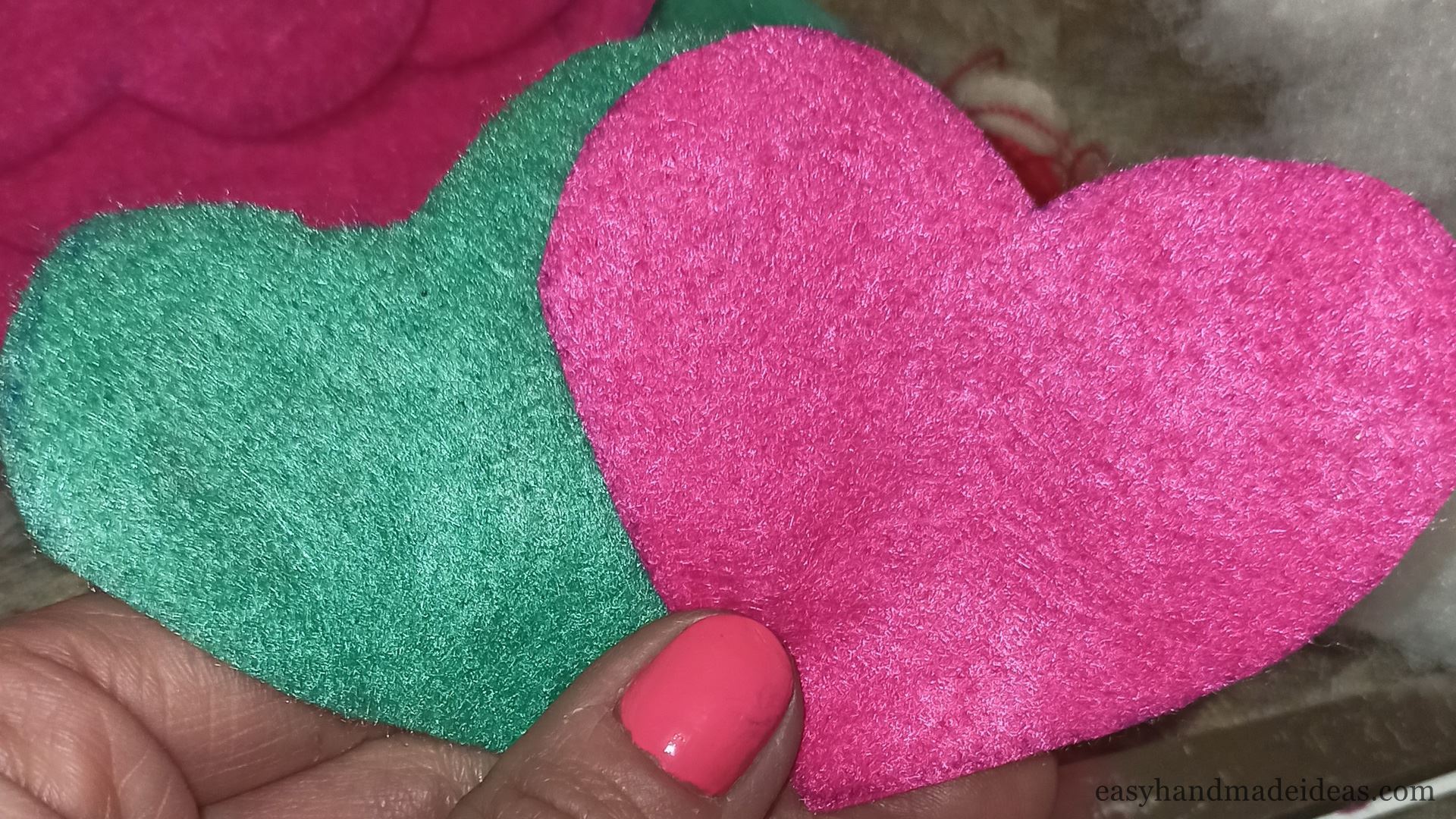 Cut out the hearts from the felt